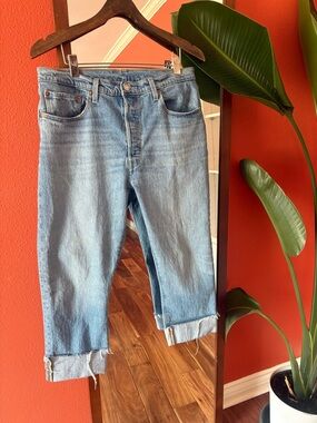 Levi's Light Wash 501 Straight Leg Women's Jeans 32 W 26 L Raw Hem Button Fly